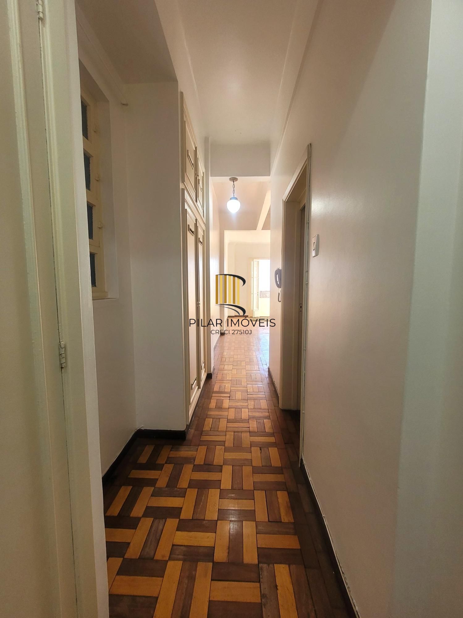 Excelente apartamento 2 dormitórios com  vista espetacular e sacada  na Rua :Dr. Barros Cassal .