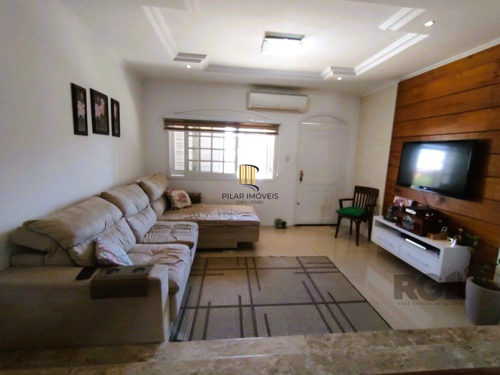 Casa 3 dormitórios no bairro Vila Cachoeirinha