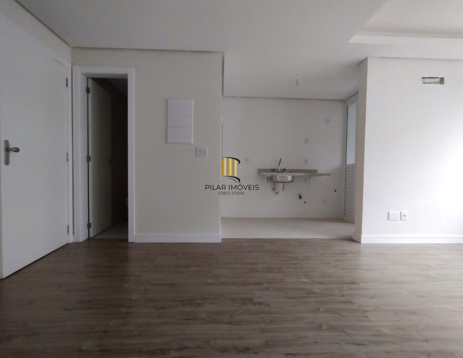 APARTAMENTO 1 DORMITÓRIO COM SUÍTE, COZINHA AMERICANA, LAVABO E AMPLO LIVING NO BOM FIM!