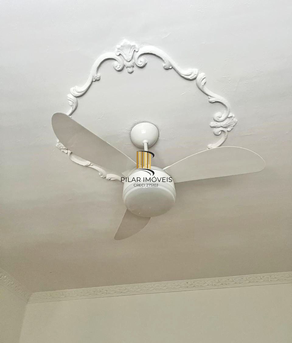 No Centro de Porto Alegre, apartamento 1 dormitório de frente e com sacada!