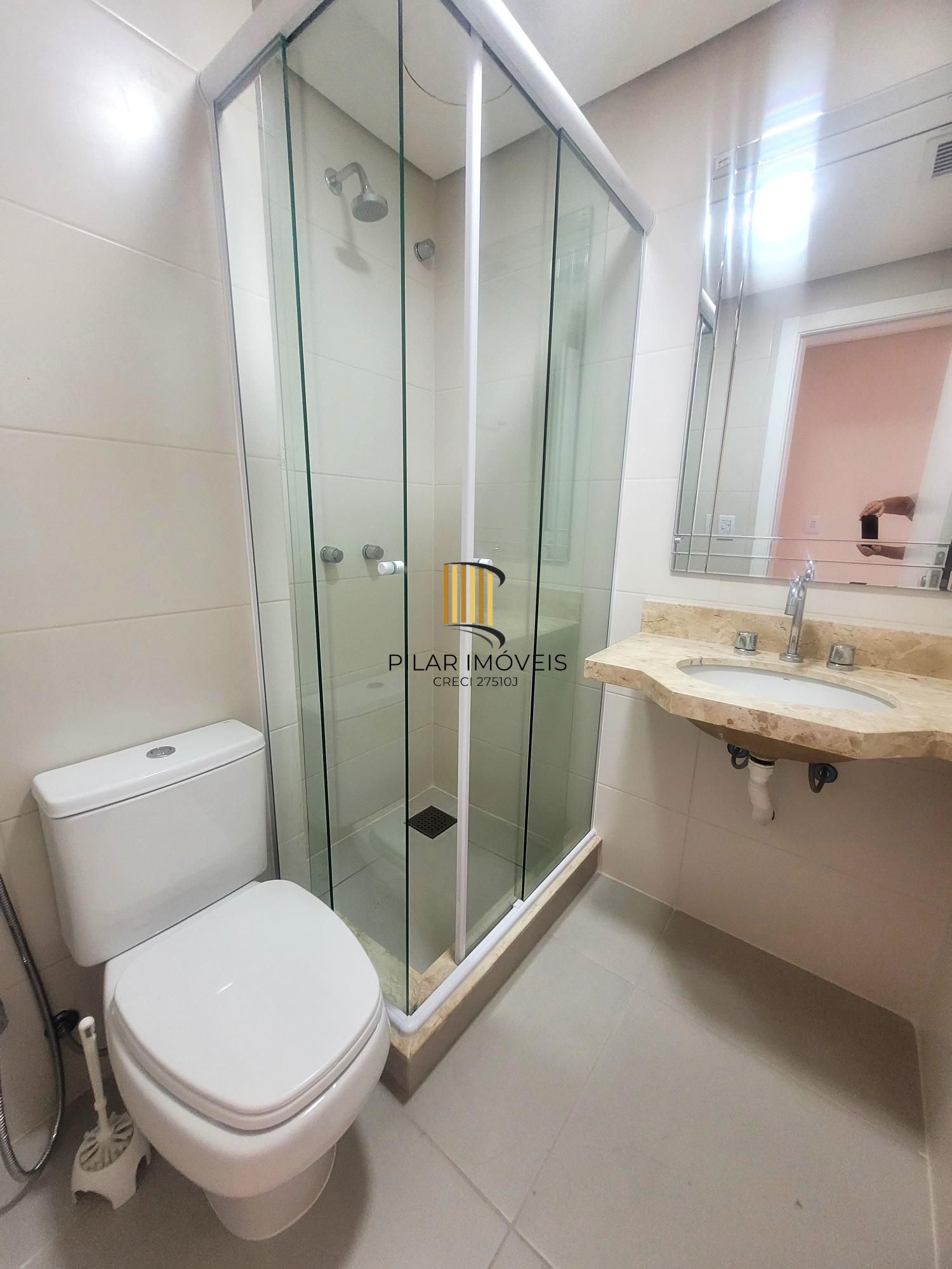 Excelente apartamento 2 dormitórios semi mobiliado no Mont`t Serrat