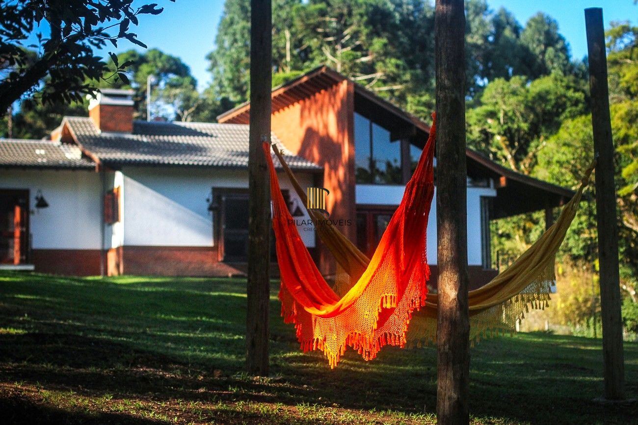 Casa Alto Padrão localizada a 5 quilômetros do centro de Canela, em meio a natureza com 16,600² em localização privilegiada e valorizada..