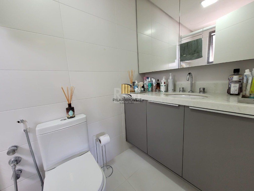 Excelente apartamento 2 dormitórios com box duplo próximo ao Zaffari Cabral