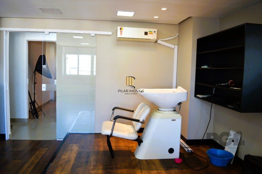 ANDAR INTEIRO NA GALERIA MALCOM 22º - SALA COMERCIAL LINDA E REFORMADA