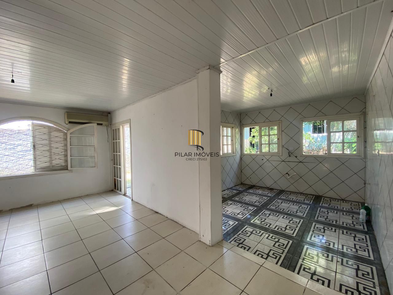 CASA AMPLA E ESPAÇOSA NO BAIRRO GLÓRIA EM PORTO ALEGRE.