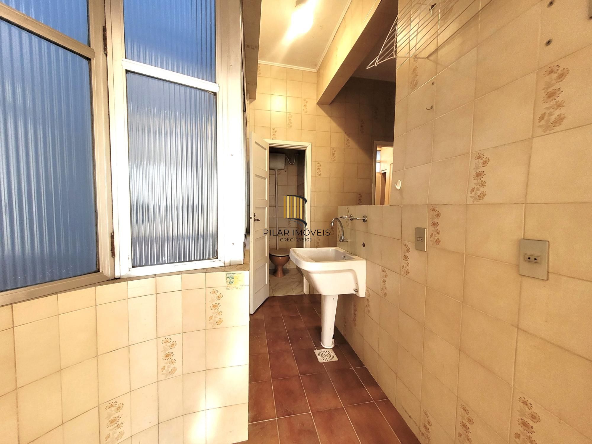 Excelente apartamento 2 dormitórios com  vista espetacular e sacada  na Rua :Dr. Barros Cassal .