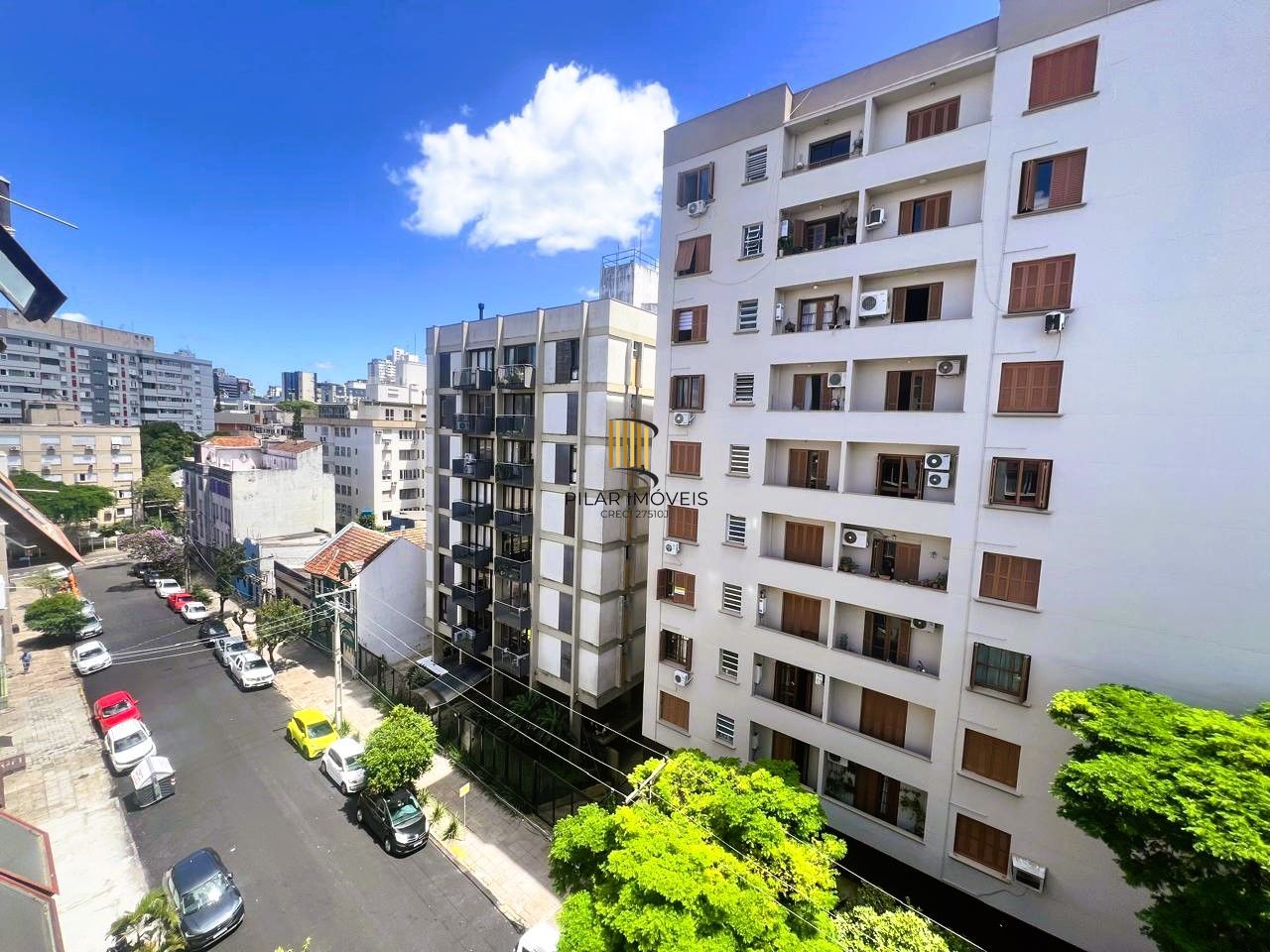 Apartamento 2 dormitórios com dependência em andar alto no Bairro Bom Fim