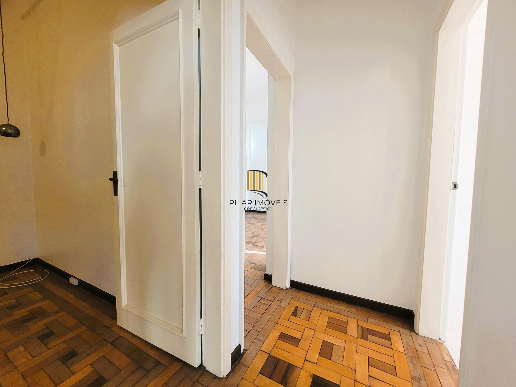 Excelente apartamento 2 dormitórios com  vista espetacular e sacada  na Rua :Dr. Barros Cassal .