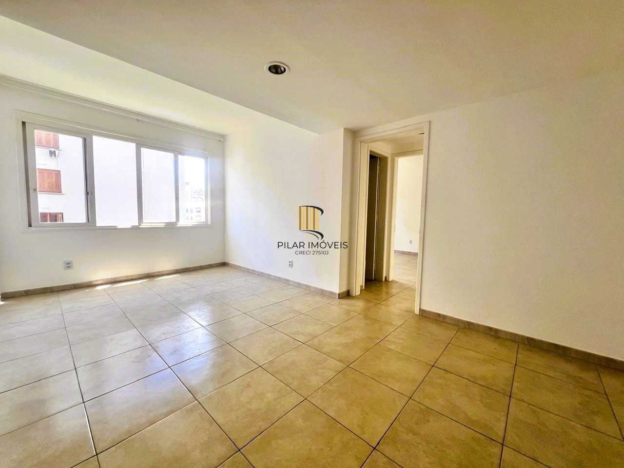 Apartamento 2 dormitórios com dependência em andar alto no Bairro Bom Fim