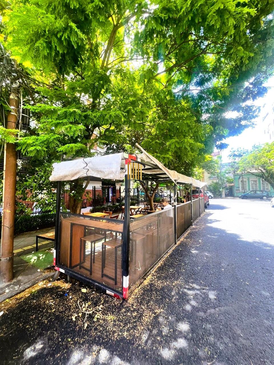 Apartamento 2 dormitórios com dependência em andar alto no Bairro Bom Fim