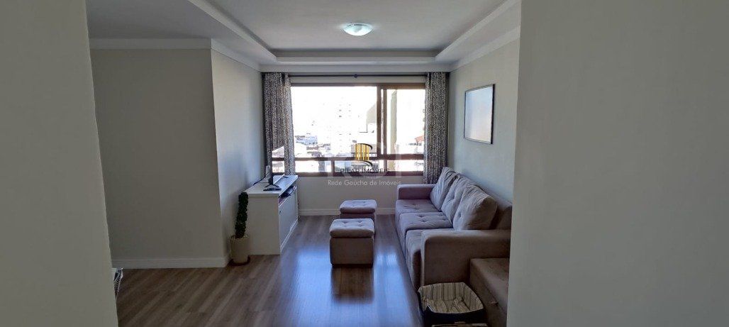 Excelente, amplo e ensolarado apartamento 3 dormitórios sendo 1 suíte, com living 2 ambientes, banheiro social, semimobiliado e com 2 vagas de garagem.