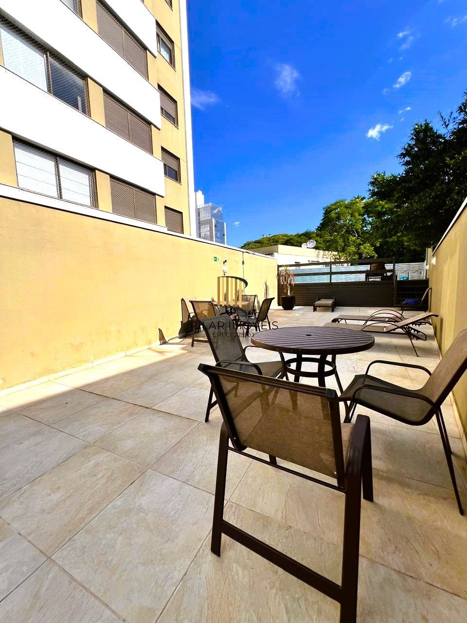 Apartamento 2 dormitórios semimobiliado com box duplo e Infra no Menino Deus