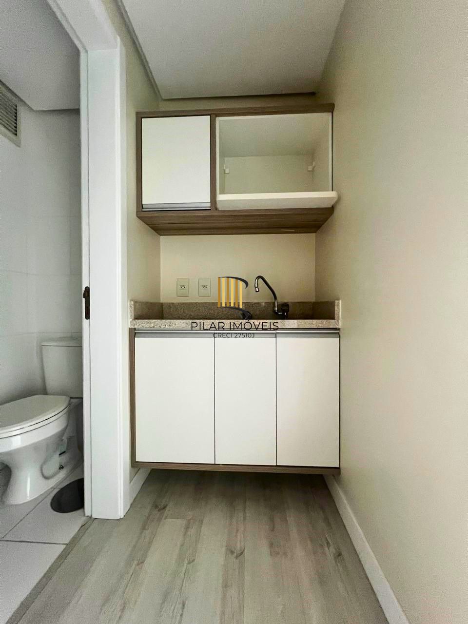 SALA COMERCIAL SEMIMOBILIADA COM VAGA, PARA VENDA OU LOCAÇÃO NO BAIRRO CENTRO HOSTÓRICO!