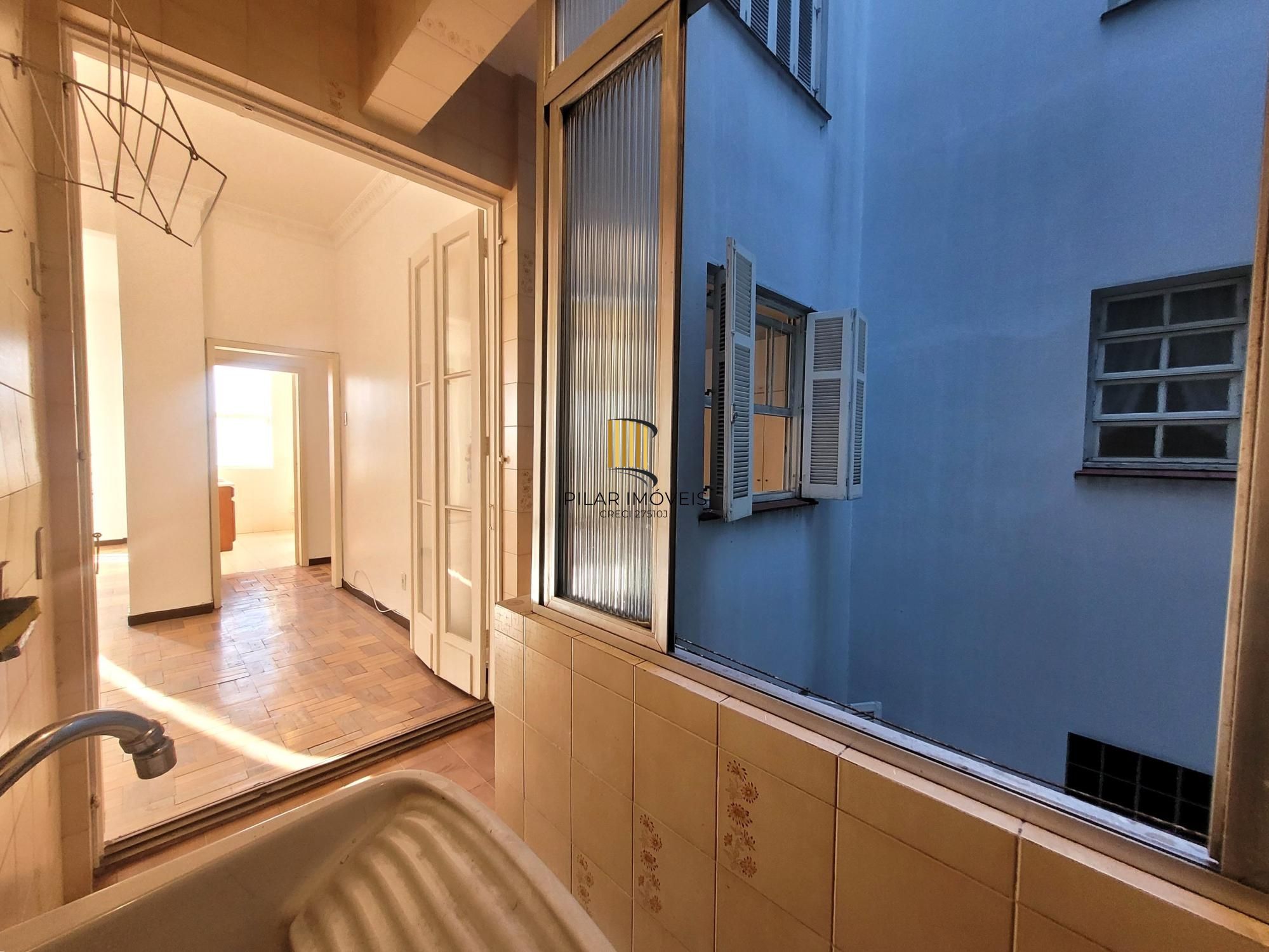 Excelente apartamento 2 dormitórios com  vista espetacular e sacada  na Rua :Dr. Barros Cassal .