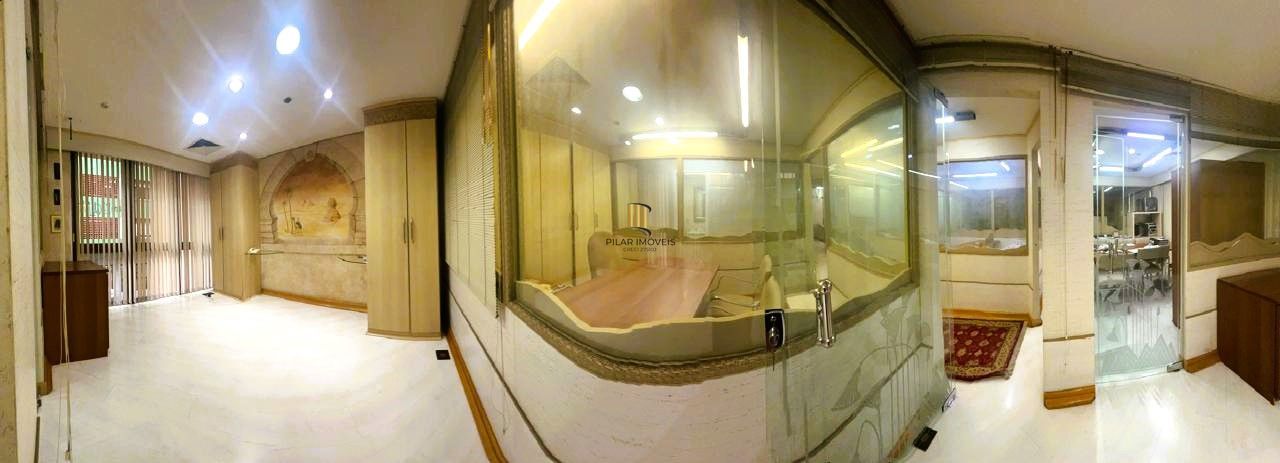 AMPLA SALA COMERCIAL NO CENTRO DE PORTO ALEGRE, DE FRENTE,  MOBILIADA E DECORADA!