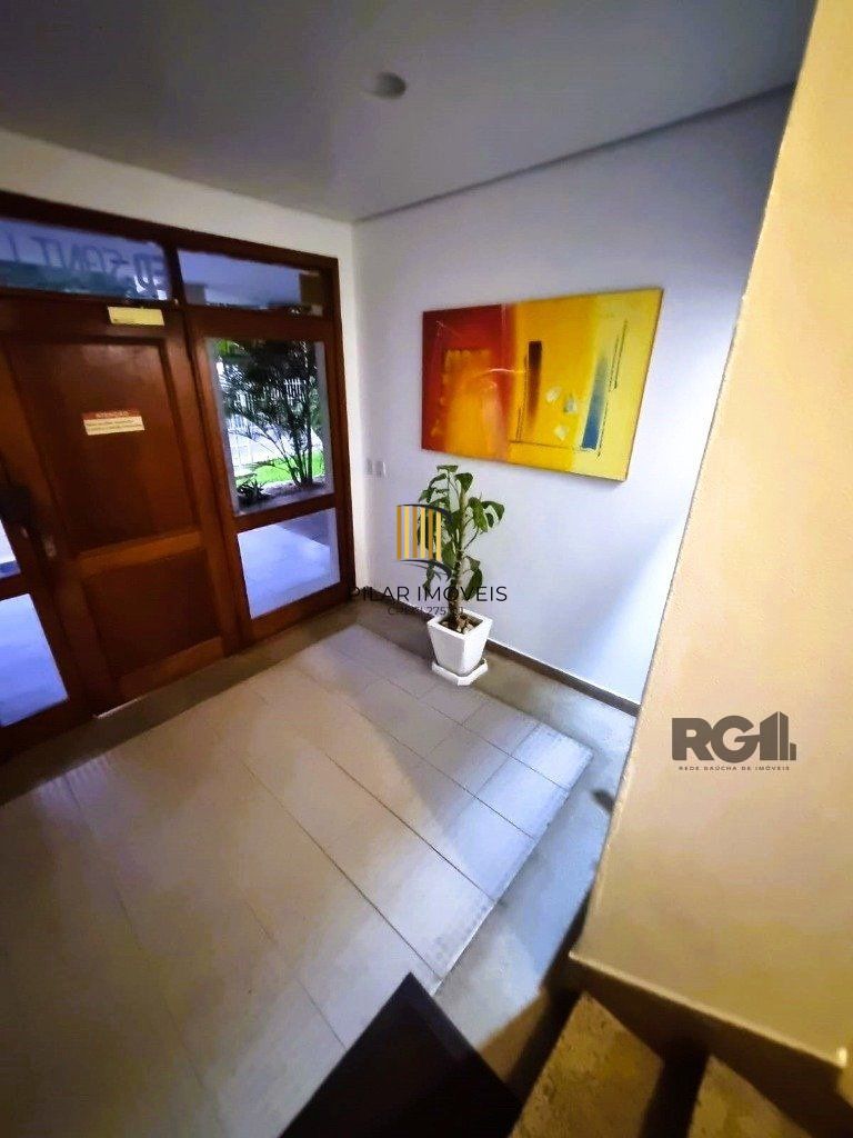 Encantador apartamento  de 1 dormitório, totalmente mobiliado por arquiteto, na Zona Norte de Porto Alegre.