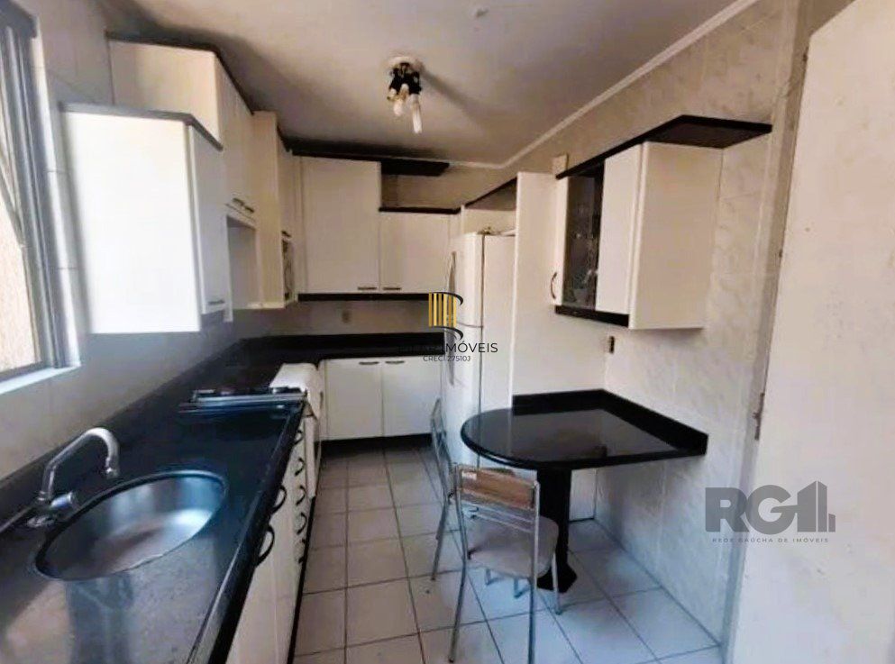 Encantador apartamento  de 1 dormitório, totalmente mobiliado por arquiteto, na Zona Norte de Porto Alegre.