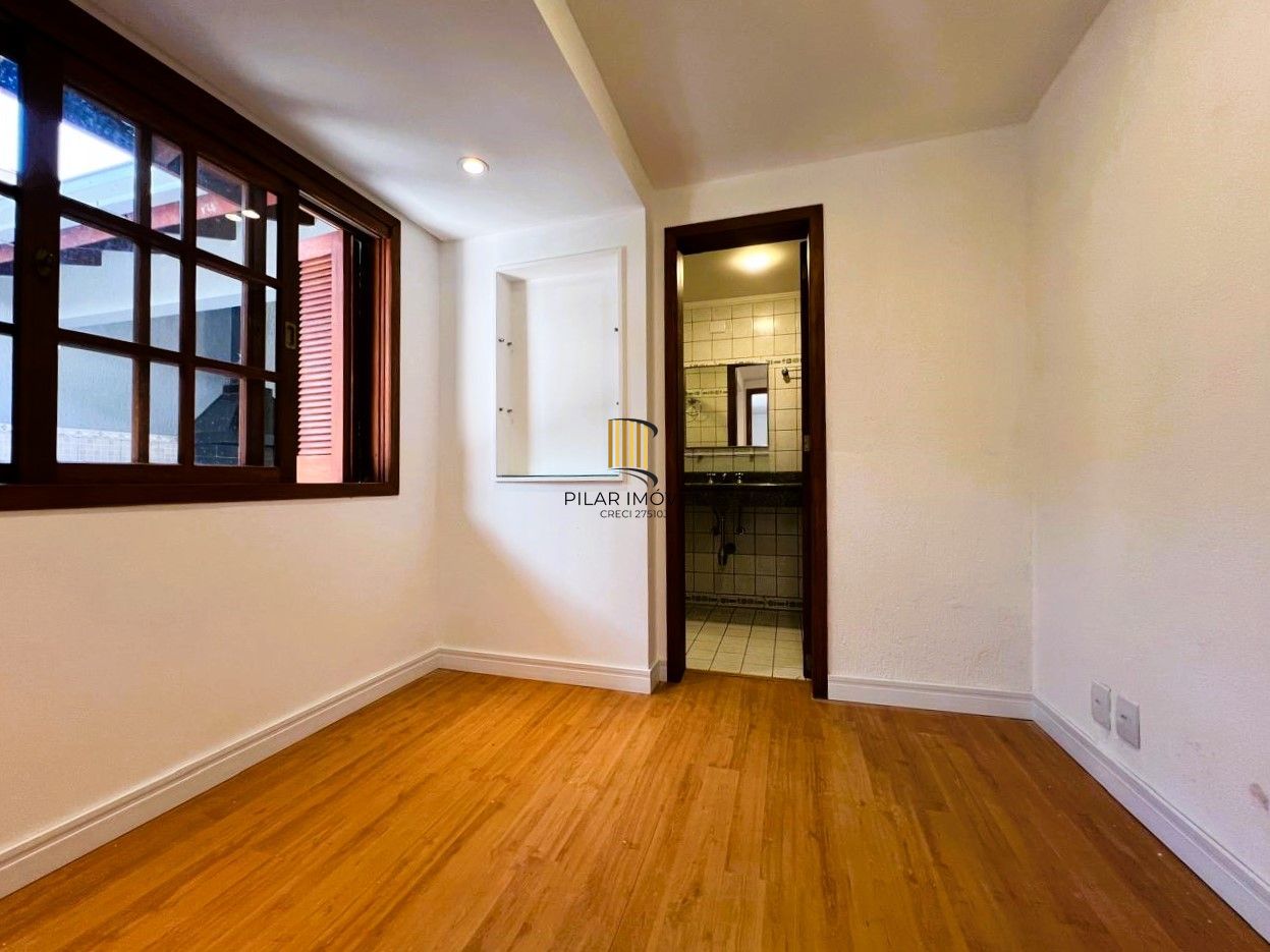 INCRÍVEL CASA COM LAREIRA E ESPAÇO GOOURMET EM CONDOMINIO NO BAIRRO IPANEMA!