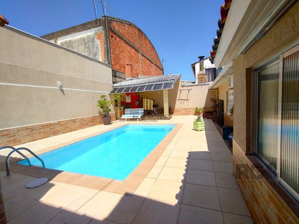 Casa 3 dormitórios no bairro Vila Cachoeirinha