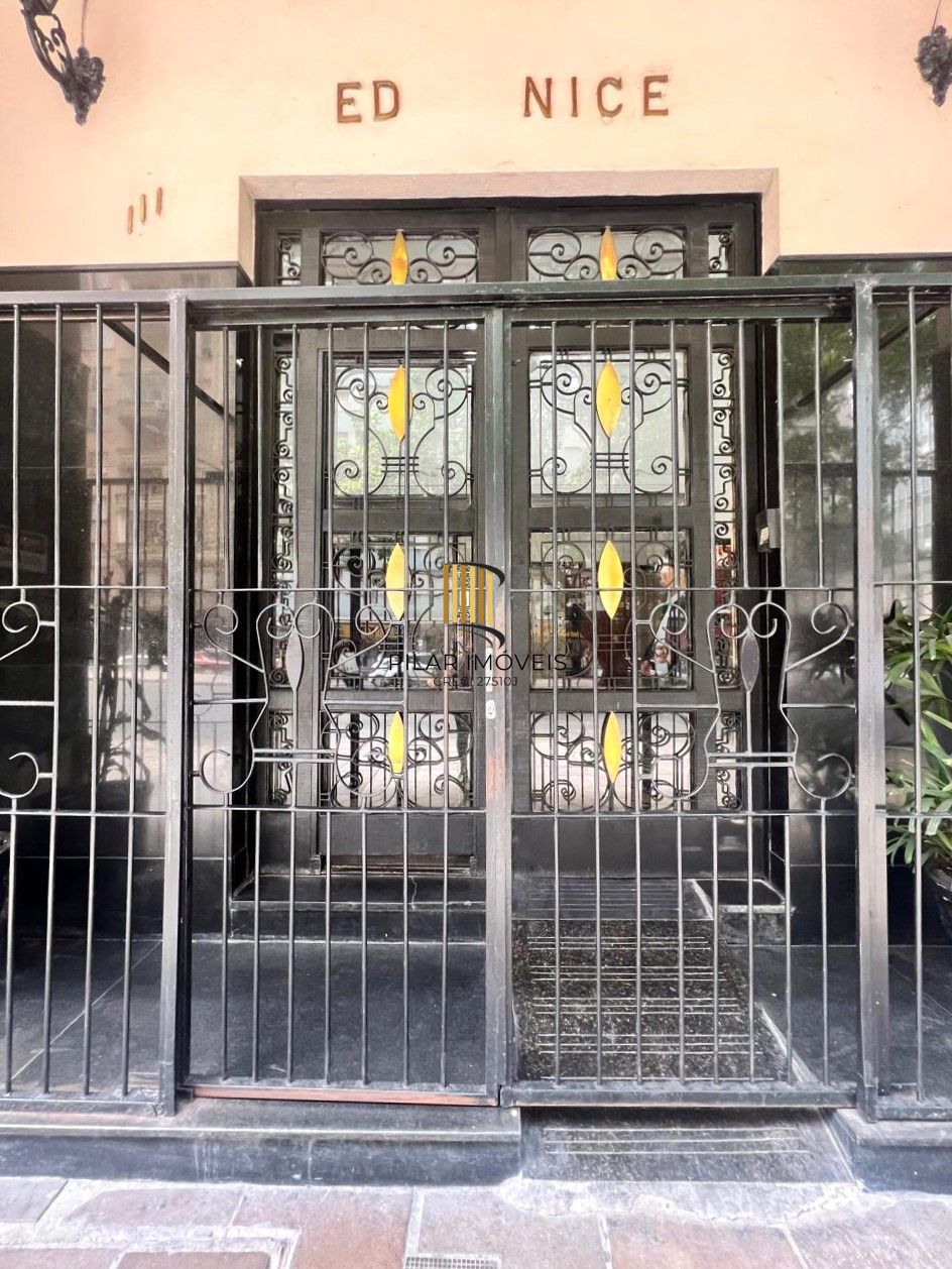 No Centro de Porto Alegre, apartamento 1 dormitório de frente e com sacada!