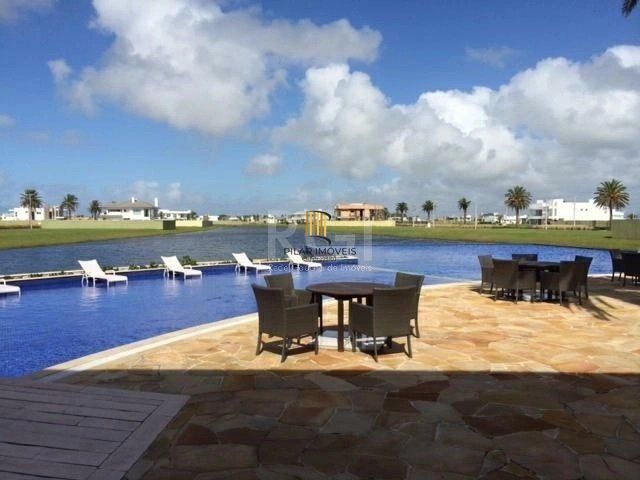 Excepcional sobrado 5 dormitórios com 5 suítes, totalmente mobiliado e ricamente decorado a beira lago em Xangrilá, no Condomínio Enseada.