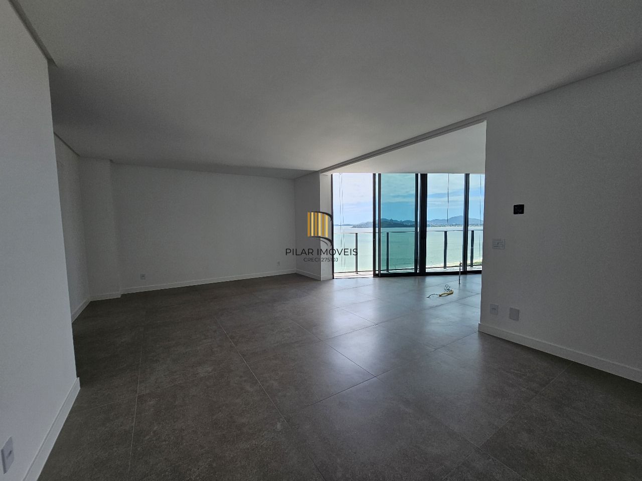 APARTAMENTO DE LUXO NO BLUE WAVES RESIDENCES EM PIÇARRA- SC COM VISTA PARA O MAR - ALTO PADRÃO