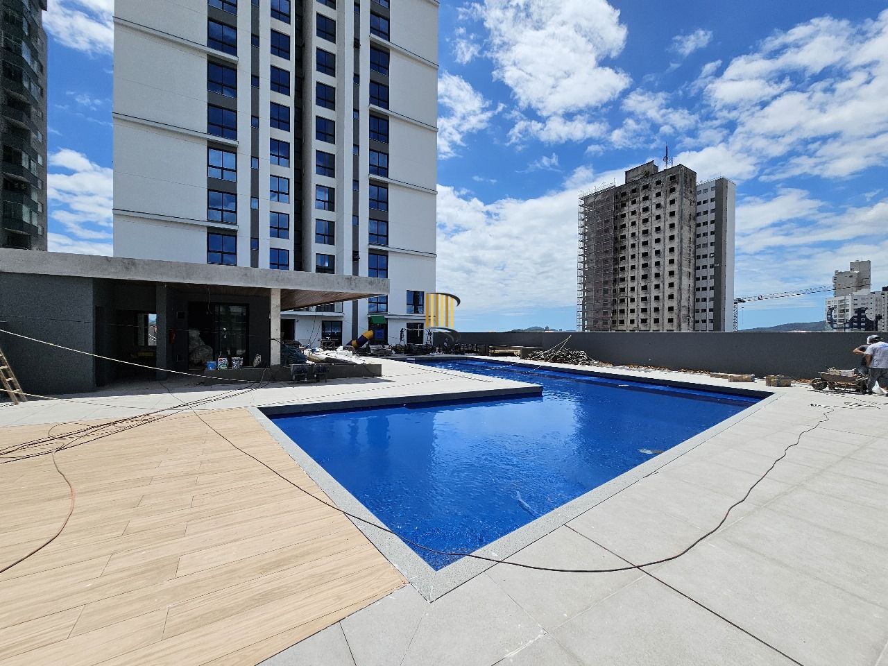APARTAMENTO DE LUXO NO BLUE WAVES RESIDENCES EM PIÇARRA- SC COM VISTA PARA O MAR - ALTO PADRÃO