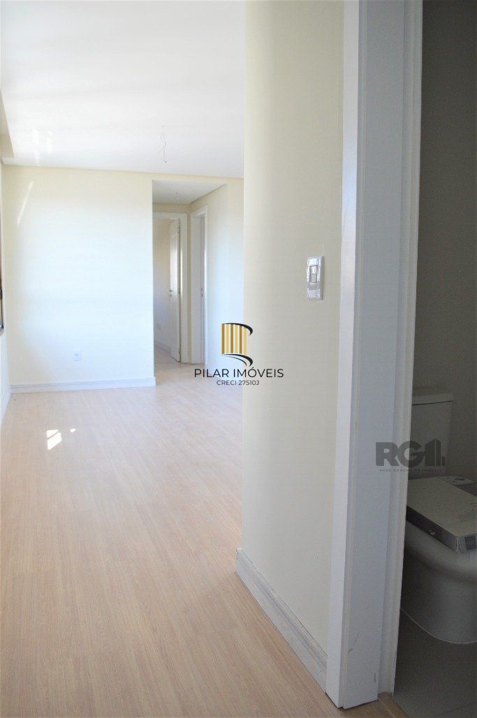 Lindo apartamento 2 dormitórios com 2 suítes, lavabo, vaga de garagem, amplo living 2 ambientes e cozinha com churrasqueira.
