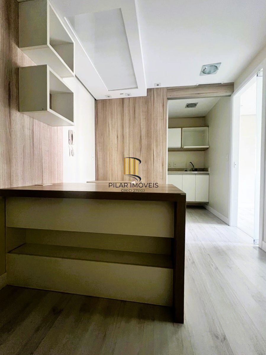 SALA COMERCIAL SEMIMOBILIADA COM VAGA, PARA VENDA OU LOCAÇÃO NO BAIRRO CENTRO HOSTÓRICO!