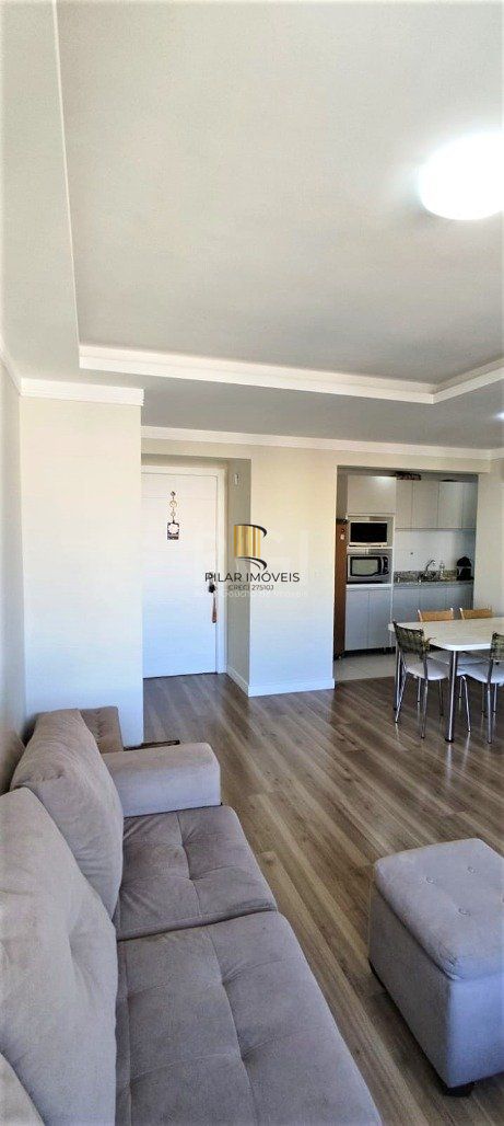 Excelente, amplo e ensolarado apartamento 3 dormitórios sendo 1 suíte, com living 2 ambientes, banheiro social, semimobiliado e com 2 vagas de garagem.