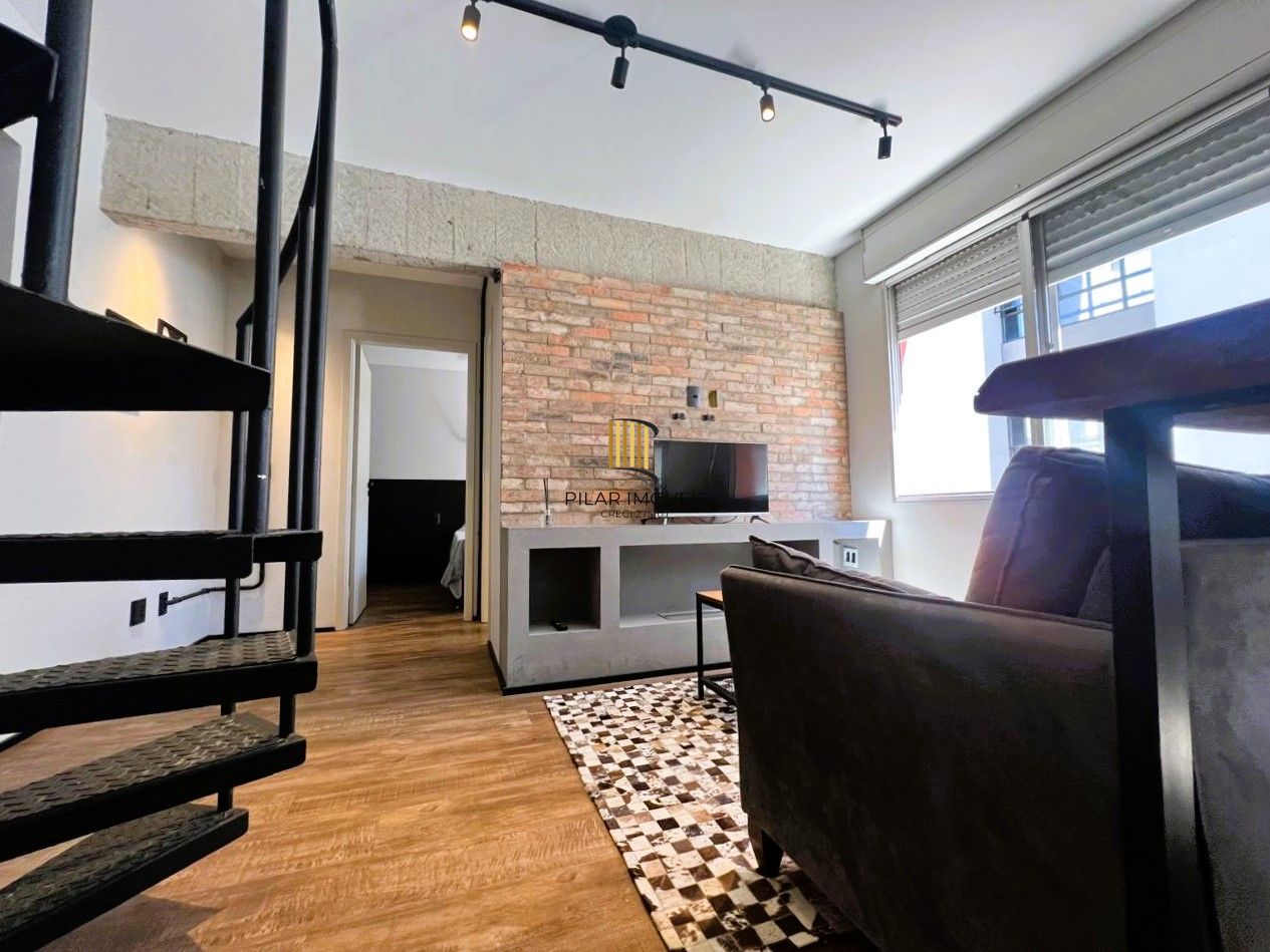 Cobertura 1 dormitório semi mobiliada com piscina e vaga no Bom Fim