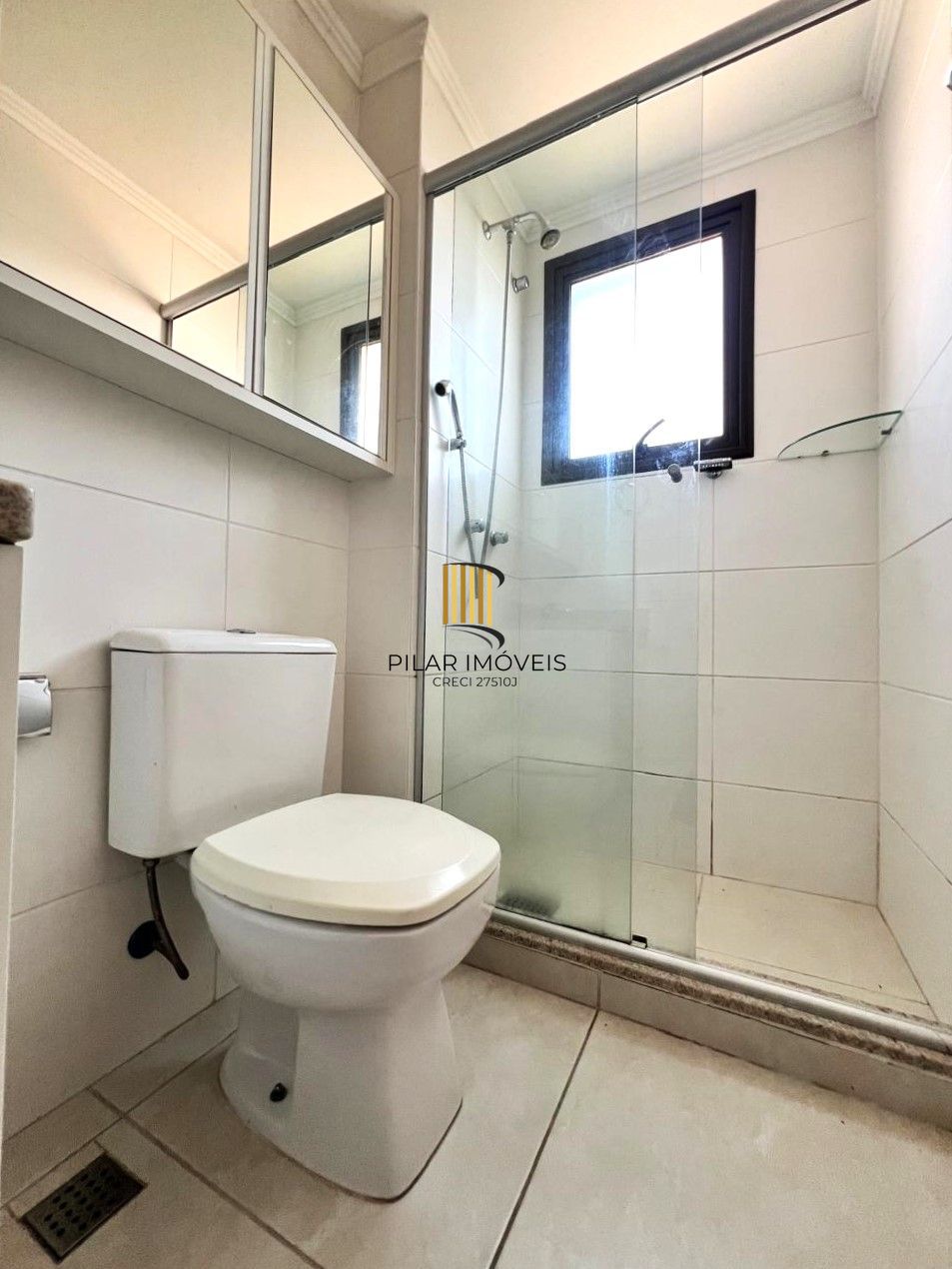 Apartamento 2 dormitórios semimobiliado com box duplo e Infra no Menino Deus