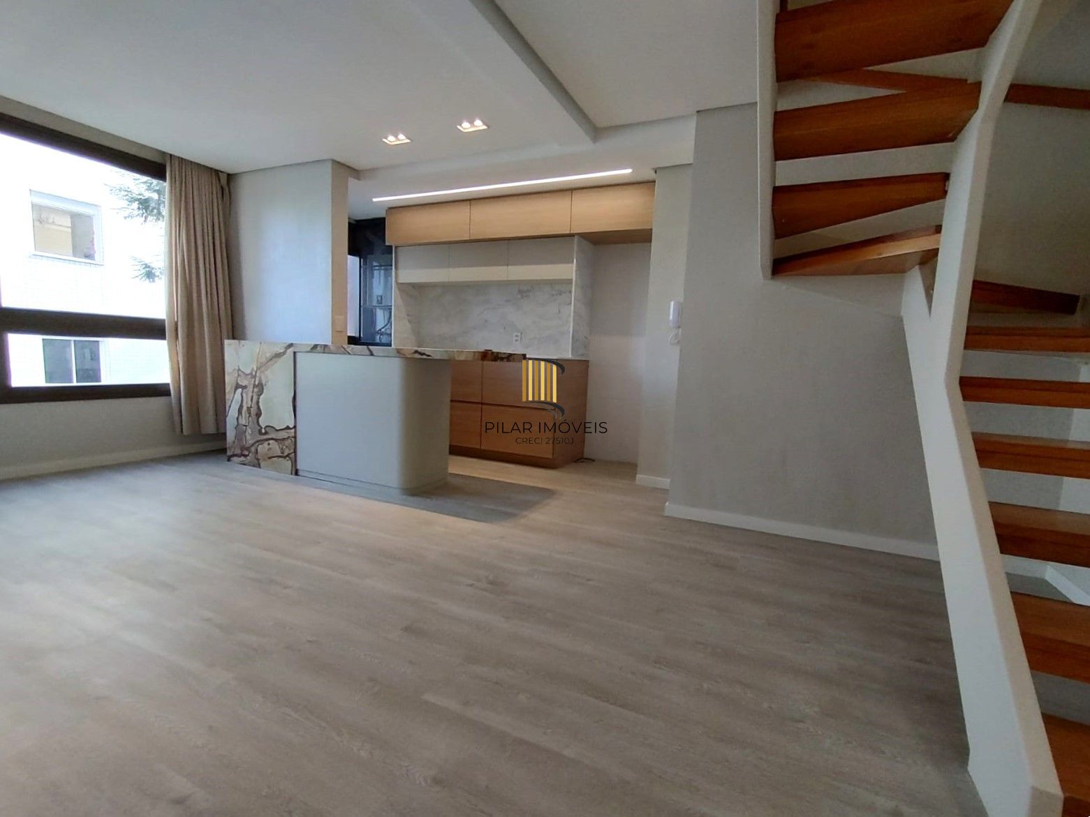 Lindo Duplex 2 dormitórios todo reformado na Dona Laura - Pilar Imóveis
