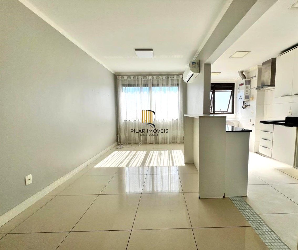 Apartamento 2 dormitórios semimobiliado com box duplo e Infra no Menino Deus