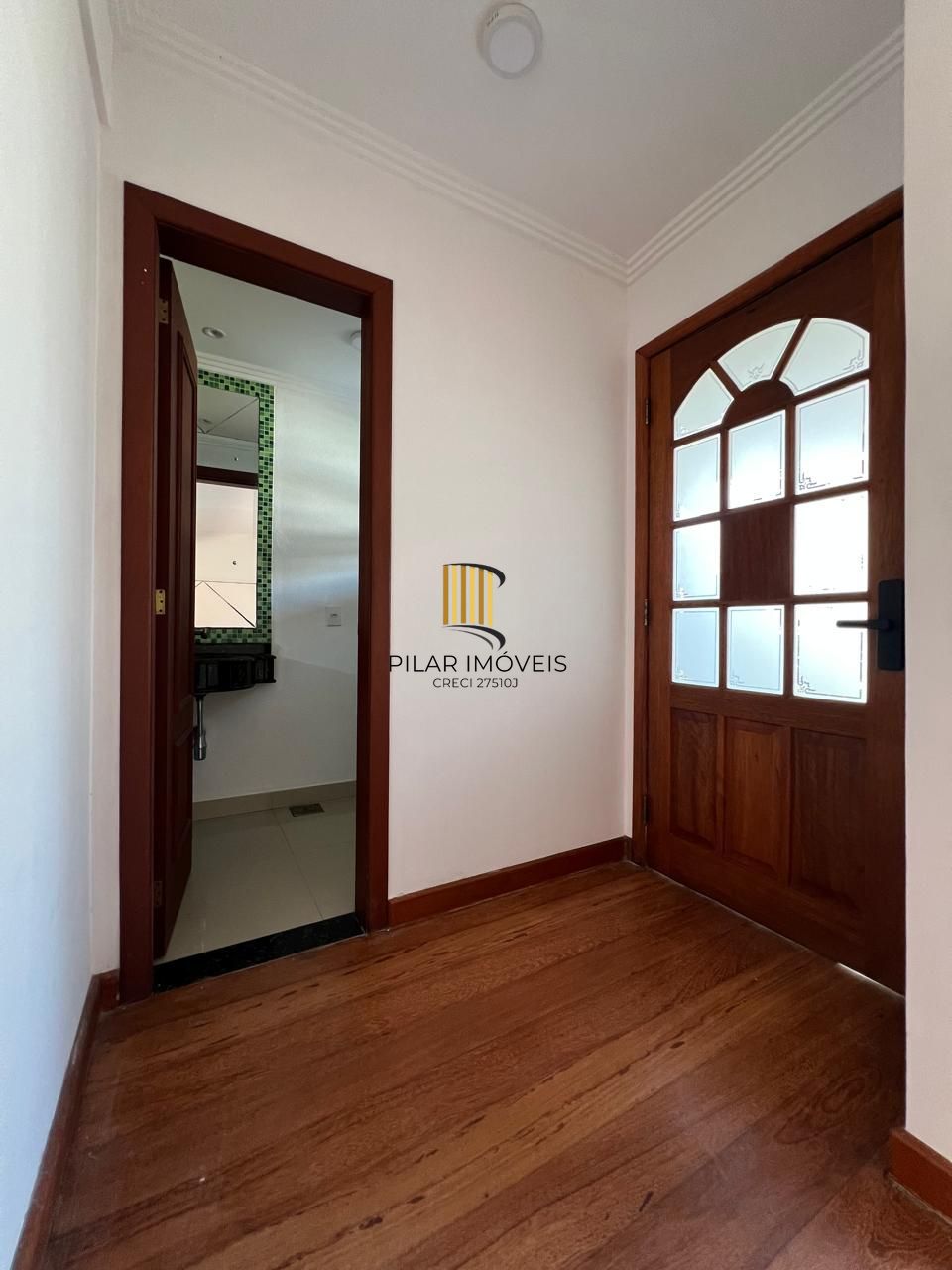 INCRÍVEL CASA COM LAREIRA E ESPAÇO GOOURMET EM CONDOMINIO NO BAIRRO IPANEMA!