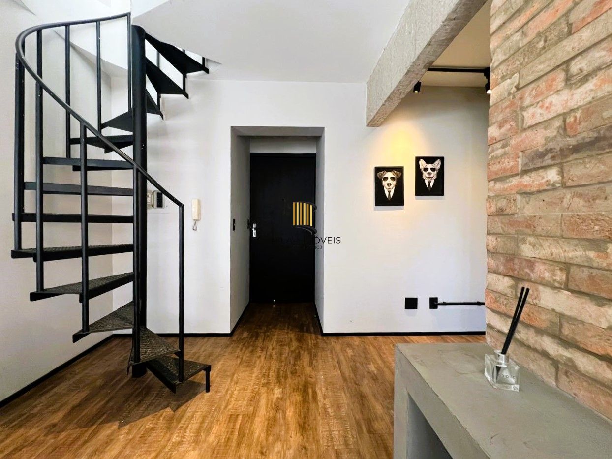 Cobertura 1 dormitório semi mobiliada com piscina e vaga no Bom Fim