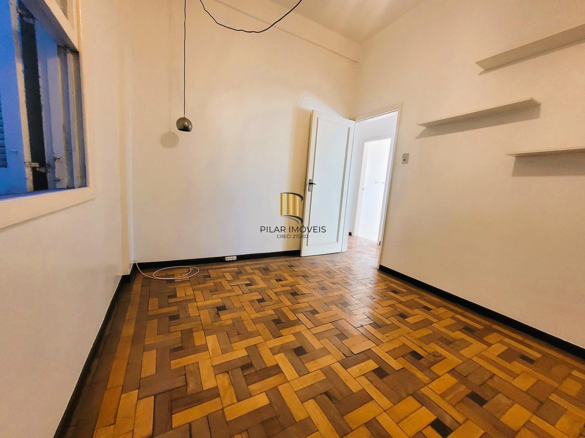 Excelente apartamento 2 dormitórios com  vista espetacular e sacada  na Rua :Dr. Barros Cassal .