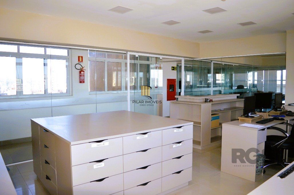 ANDAR INTEIRO NA GALERIA MALCOM 22º - SALA COMERCIAL LINDA E REFORMADA