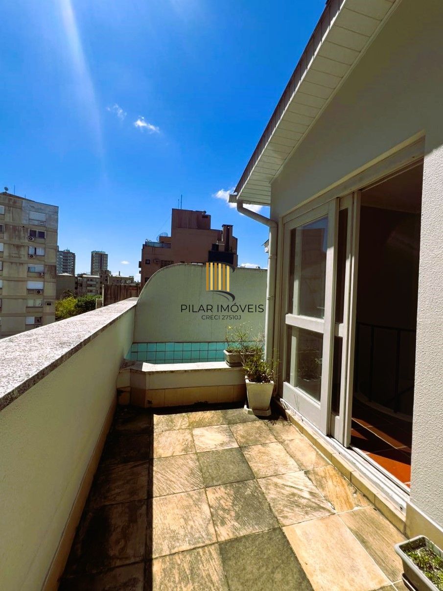 Cobertura 1 dormitório semi mobiliada com piscina e vaga no Bom Fim