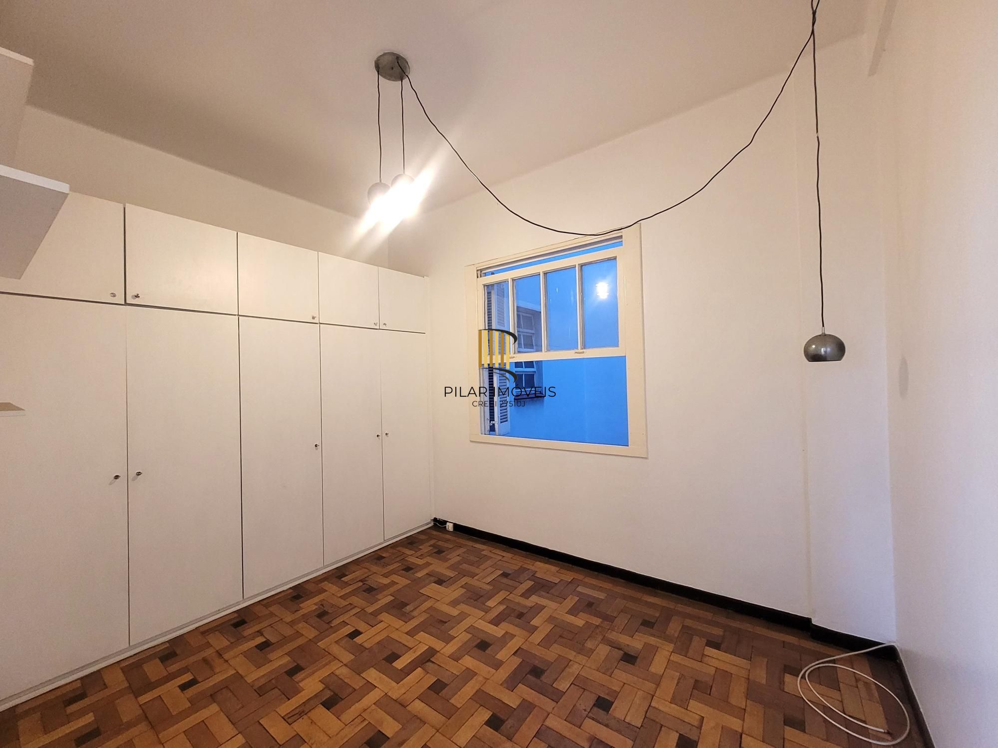 Excelente apartamento 2 dormitórios com  vista espetacular e sacada  na Rua :Dr. Barros Cassal .