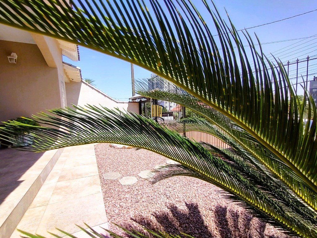 Casa 3 dormitórios no bairro Vila Cachoeirinha