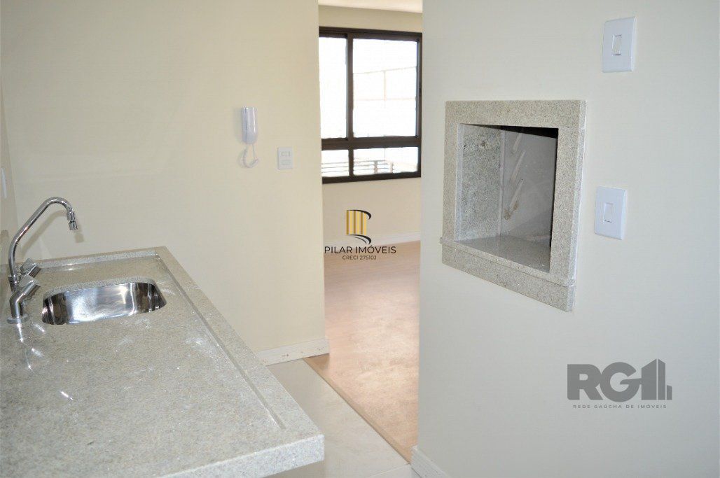 Lindo apartamento 2 dormitórios com 2 suítes, lavabo, vaga de garagem, amplo living 2 ambientes e cozinha com churrasqueira.