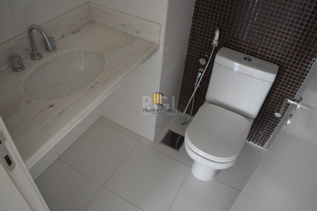 1 Dormitório c/garden, suíte, lavabo, churrasqueira e 1 Box, próximo ao Fórum.