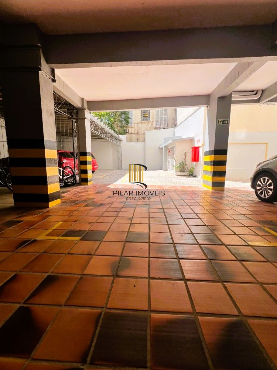 Cobertura 1 dormitório semi mobiliada com piscina e vaga no Bom Fim