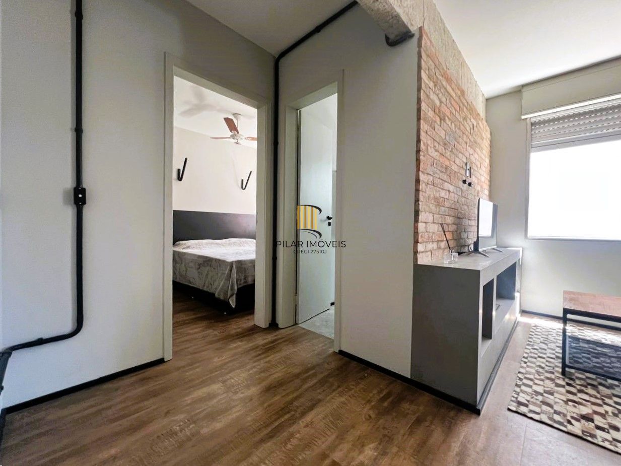 Cobertura 1 dormitório semi mobiliada com piscina e vaga no Bom Fim