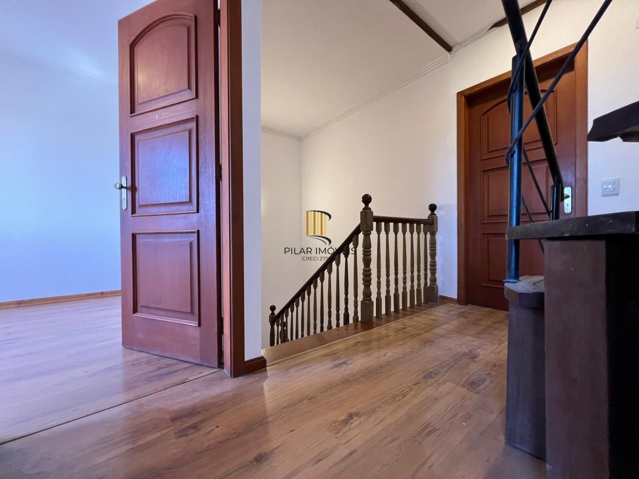 INCRÍVEL CASA COM LAREIRA E ESPAÇO GOOURMET EM CONDOMINIO NO BAIRRO IPANEMA!