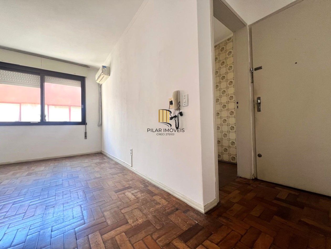 APARTAMENTO 1 DORMITÓRIO COM PORTARIA E ELEVADOR NA RUA GEN. LIMA E SILVA.