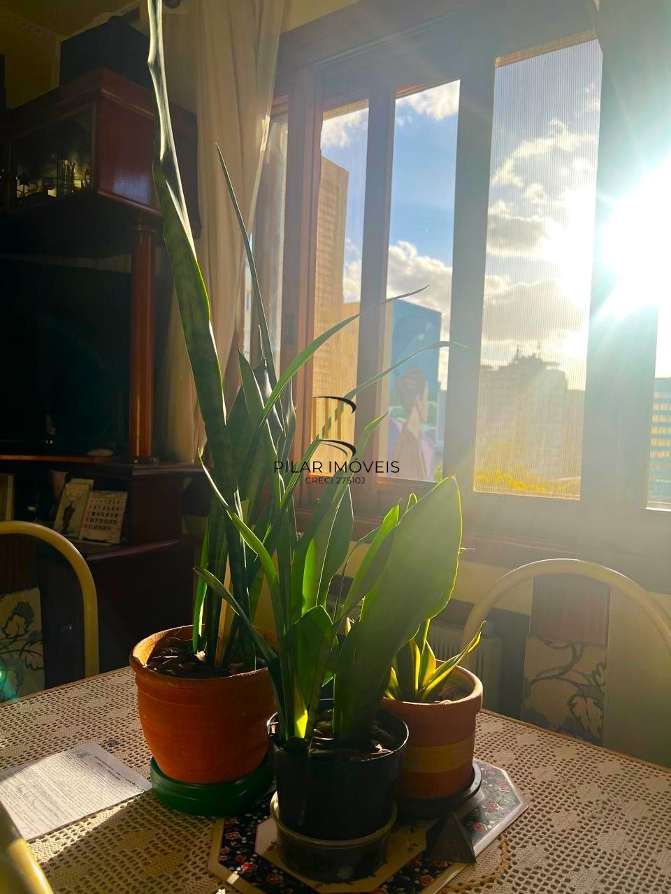 APARTAMENTO 2 DORMITÓRIOS COM VISTA DESLUMBRANTE NO CENTRO DA CIDADE.