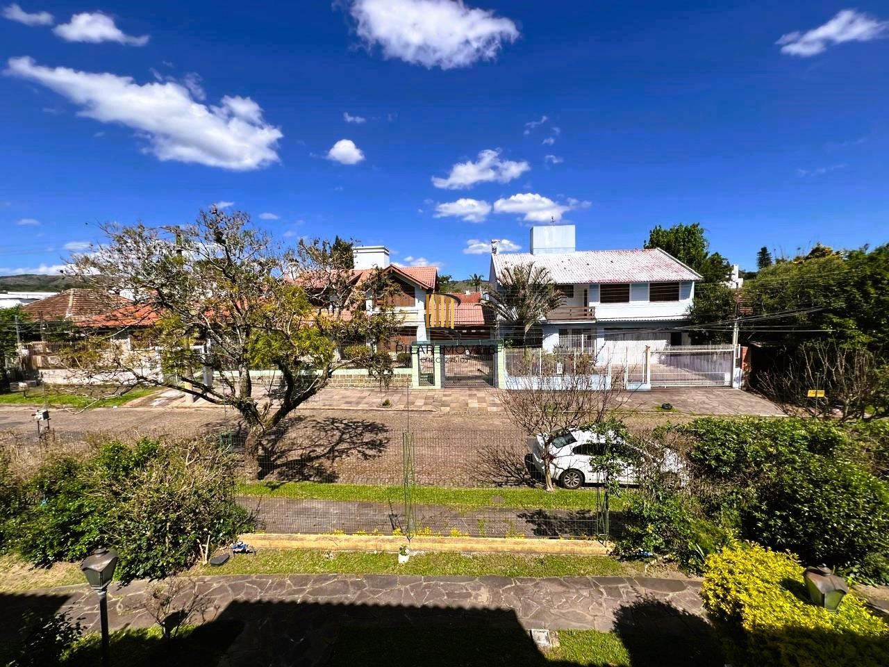 INCRÍVEL CASA COM LAREIRA E ESPAÇO GOOURMET EM CONDOMINIO NO BAIRRO IPANEMA!