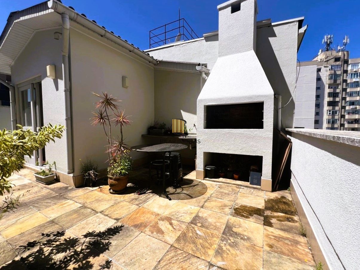 Cobertura 1 dormitório semi mobiliada com piscina e vaga no Bom Fim